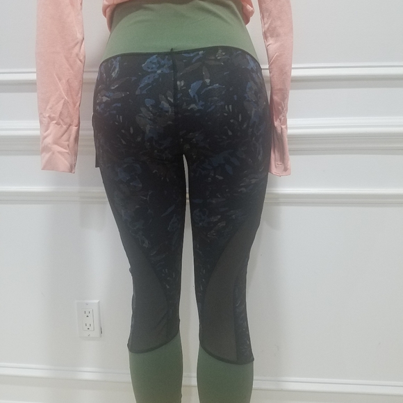 High Waisted Mesh Leggings - Picture 2 of 7